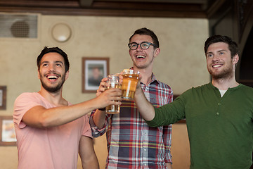 Image showing happy male friends drinking beer at bar or pub