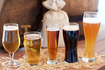 Image showing close up of beer barrel, glasses and bag with malt