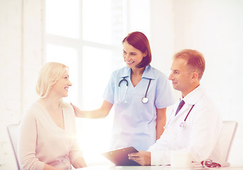 Image showing doctor with patient in hospital