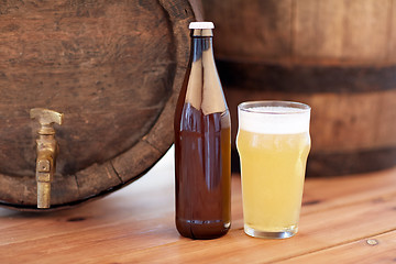 Image showing close up of old beer barrel, glass and bottle