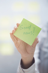 Image showing Good news text on adhesive note