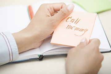 Image showing Call mommy text on adhesive note