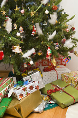 Image showing tree and gifts