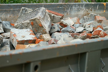 Image showing Container mit Bauschutt