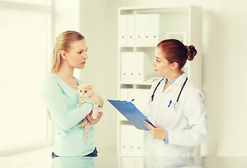 Image showing woman with cat and doctor at vet clinic