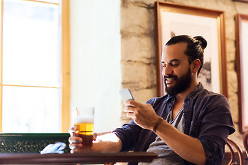 Image showing man with smartphone drinking beer at bar or pub