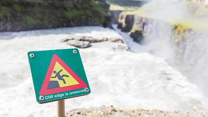 Image showing Green square sign - Warning for risk of falling