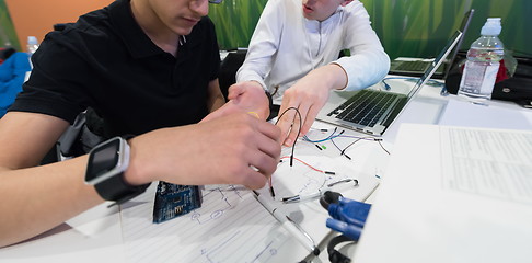 Image showing it students in computer science classroom