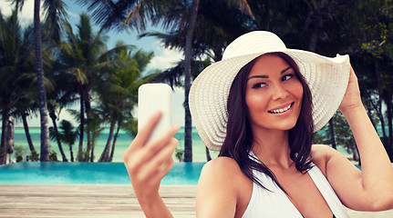 Image showing young woman taking selfie with smartphone