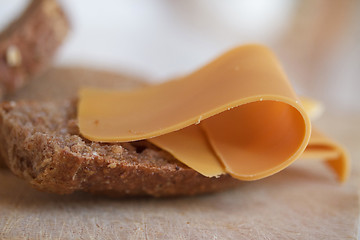 Image showing Hjemmebakt brød med brunost