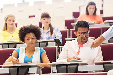 Image showing international students with test on lecture