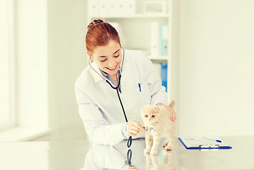 Image showing happy veterinarian with kitten at vet clinic