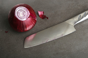 Image showing onion and knife