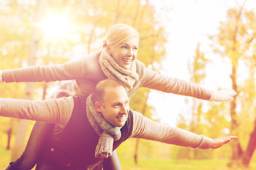 Image showing smiling couple having fun in autumn park