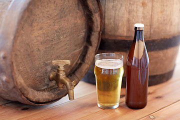 Image showing close up of old beer barrel, glass and bottle