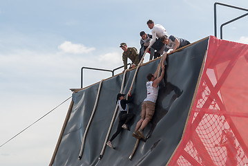 Image showing Sportsmen storms big wall in extrim race. Tyumen