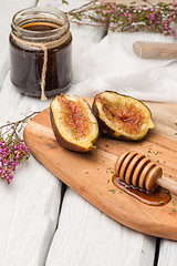 Image showing Figs and honey