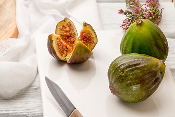 Image showing Figs and honey