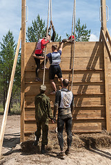 Image showing Teams storm wall in extrim race. Tyumen