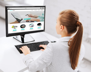 Image showing businesswoman with online shop on office computer