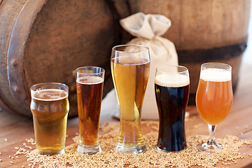 Image showing close up of beer barrel, glasses and bag with malt