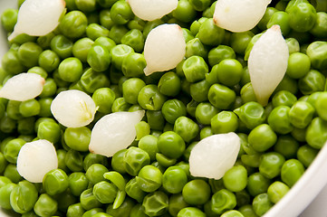 Image showing green peas with pearl onions