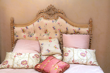 Image showing bed and pillows