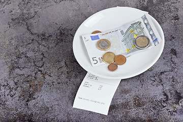 Image showing Tip on a restaurant table