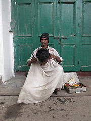 Image showing Streets of Kolkata. street hairdresser