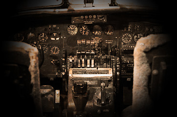 Image showing Center console and throttles in airplane