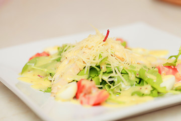 Image showing salad with eggs, tomatoes, chicken and cheese