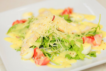 Image showing salad with eggs, tomatoes, chicken and cheese