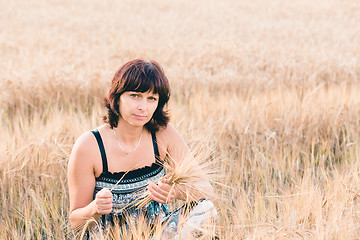 Image showing beauty woman in barley field