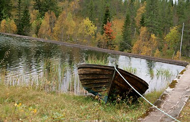 Image showing Tarred tethered boat