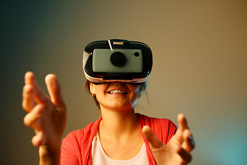 Image showing Woman looking though vr