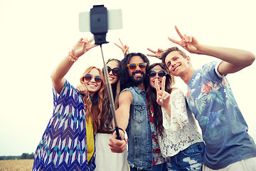 Image showing hippie friends with smartphone on selfie stick