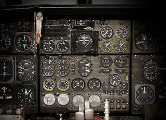 Image showing Center console and throttles in airplane