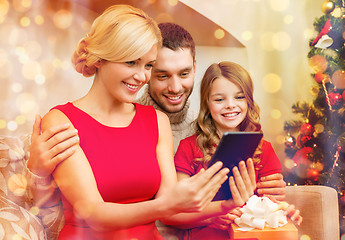 Image showing smiling family with tablet pc