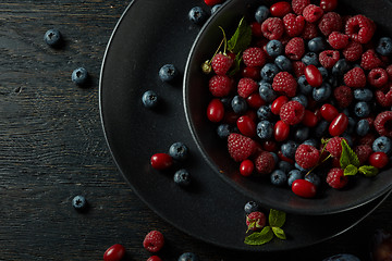 Image showing plate with healthy berries