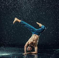 Image showing The male break dancer in water.