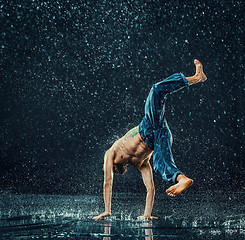 Image showing The male break dancer in water.