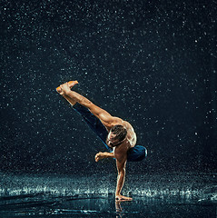 Image showing The male break dancer in water.