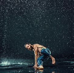 Image showing The male break dancer in water.