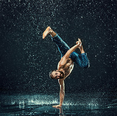 Image showing The male break dancer in water.