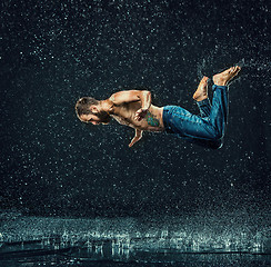 Image showing The male break dancer in water.