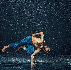 Image showing The male break dancer in water.