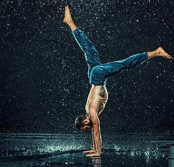 Image showing The male break dancer in water.