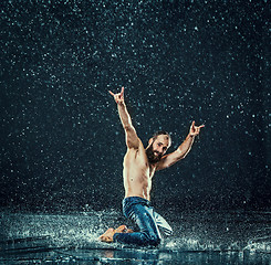 Image showing The male break dancer in water.