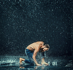 Image showing The male break dancer in water.