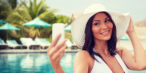 Image showing young woman taking selfie with smartphone